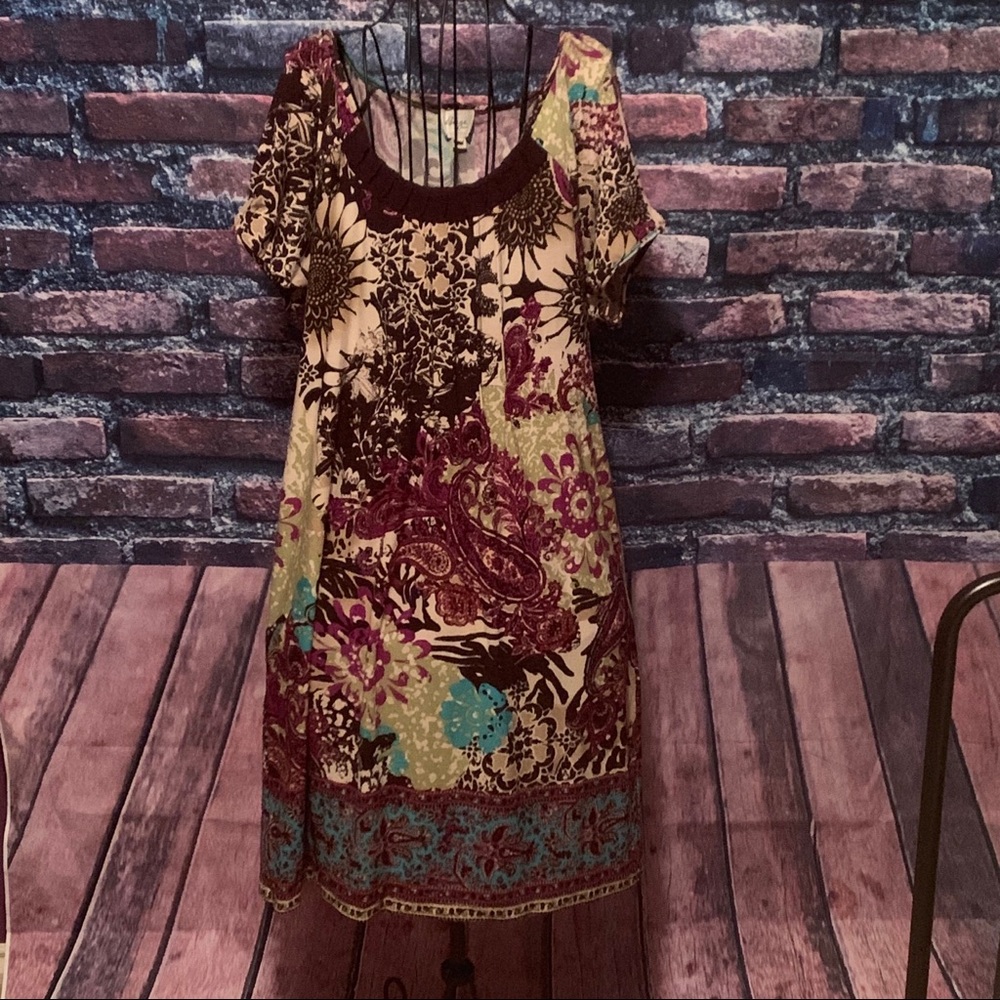 Super cute floral pattern size 16 dress!